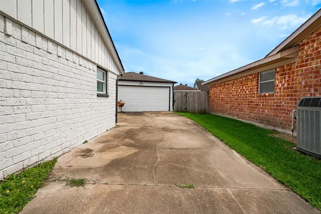 $329,000 | 9858 Sageaspen Lane, Houston, TX 77089