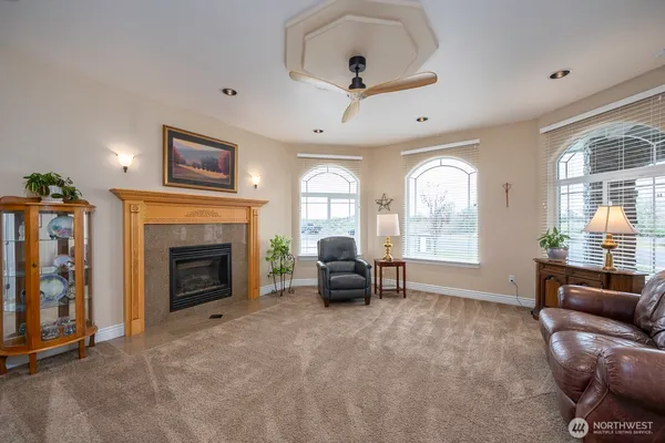 $799,900 | 907 Sand Dune Road, Moses Lake, WA 98837
