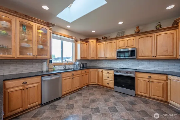 $799,900 | 907 Sand Dune Road, Moses Lake, WA 98837