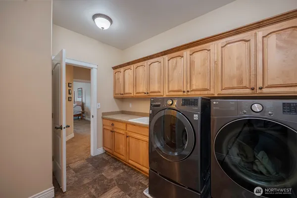 $799,900 | 907 Sand Dune Road, Moses Lake, WA 98837