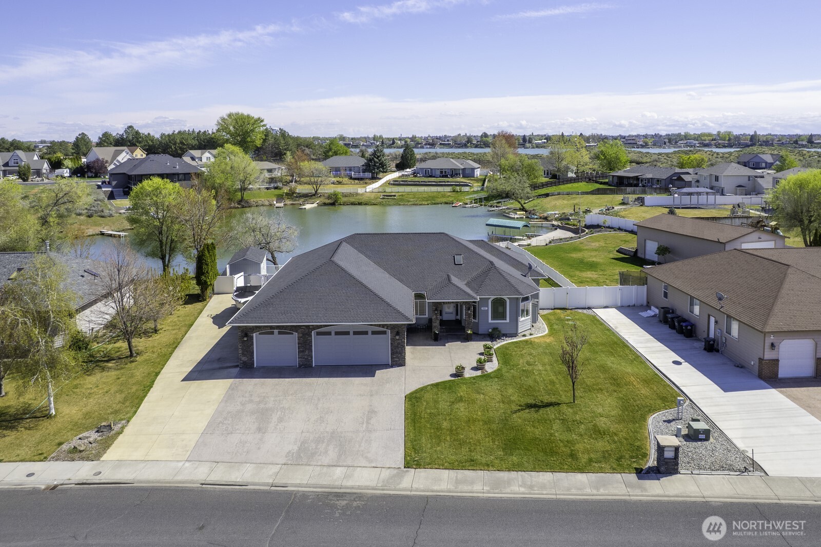 907 Sand Dune Road Moses Lake, WA 98837 - Photo 3 of 39