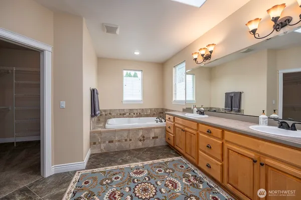 $799,900 | 907 Sand Dune Road, Moses Lake, WA 98837