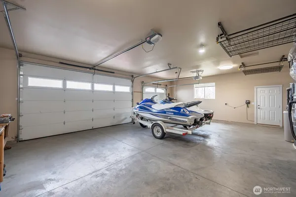 $799,900 | 907 Sand Dune Road, Moses Lake, WA 98837