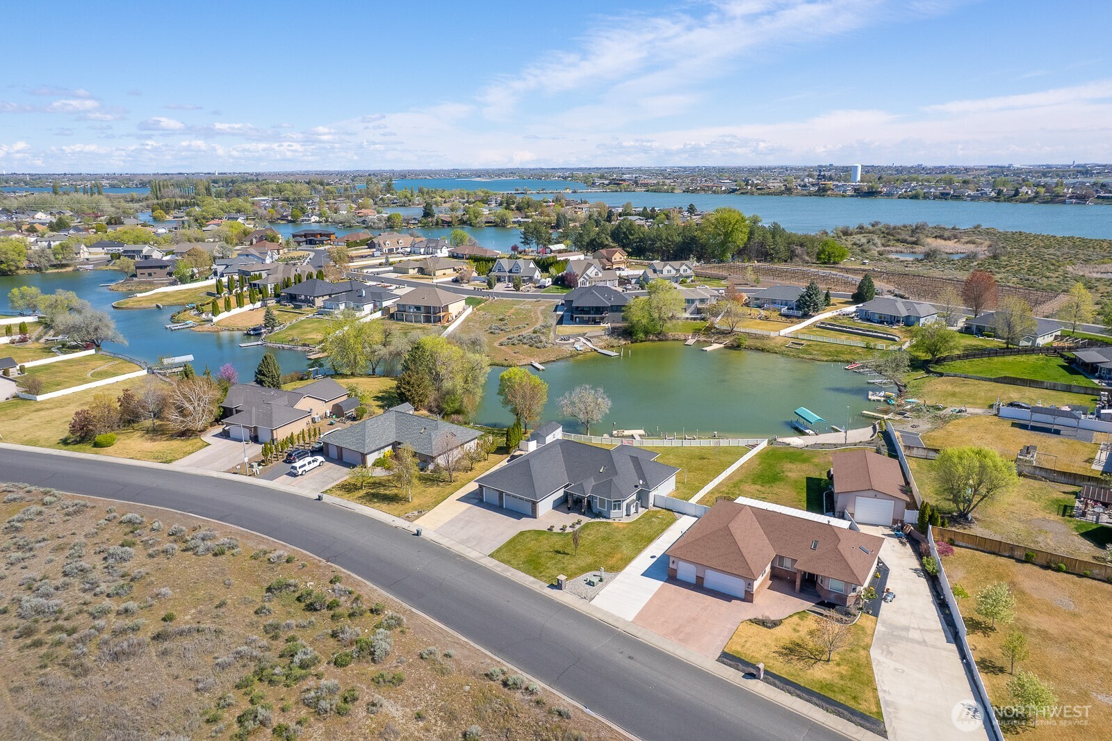 907 Sand Dune Road Moses Lake, WA 98837 - Photo 4 of 39