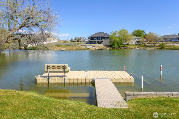 $799,900 | 907 Sand Dune Road, Moses Lake, WA 98837