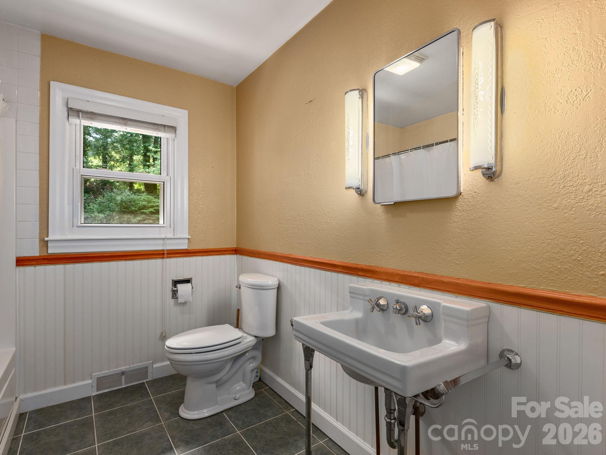 112 Lyndale Road Hendersonville, NC 28739 - Photo 17 of 30