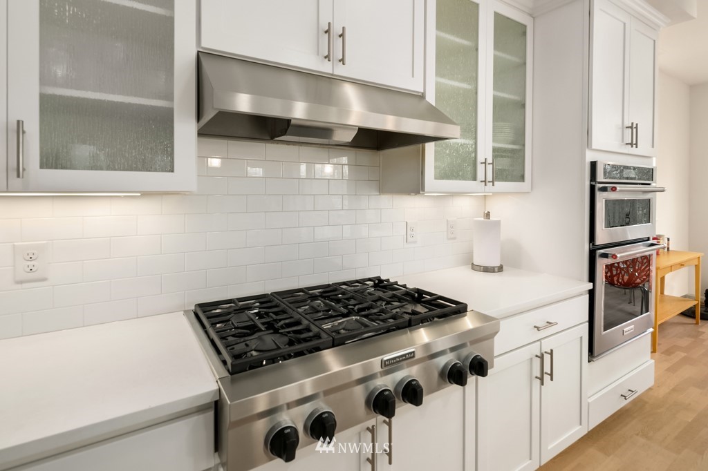 839 Lyons Avenue Northeast Renton, WA 98059 - Photo 13 of 39 a kitchen with stainless steel appliances a stove and a microwave