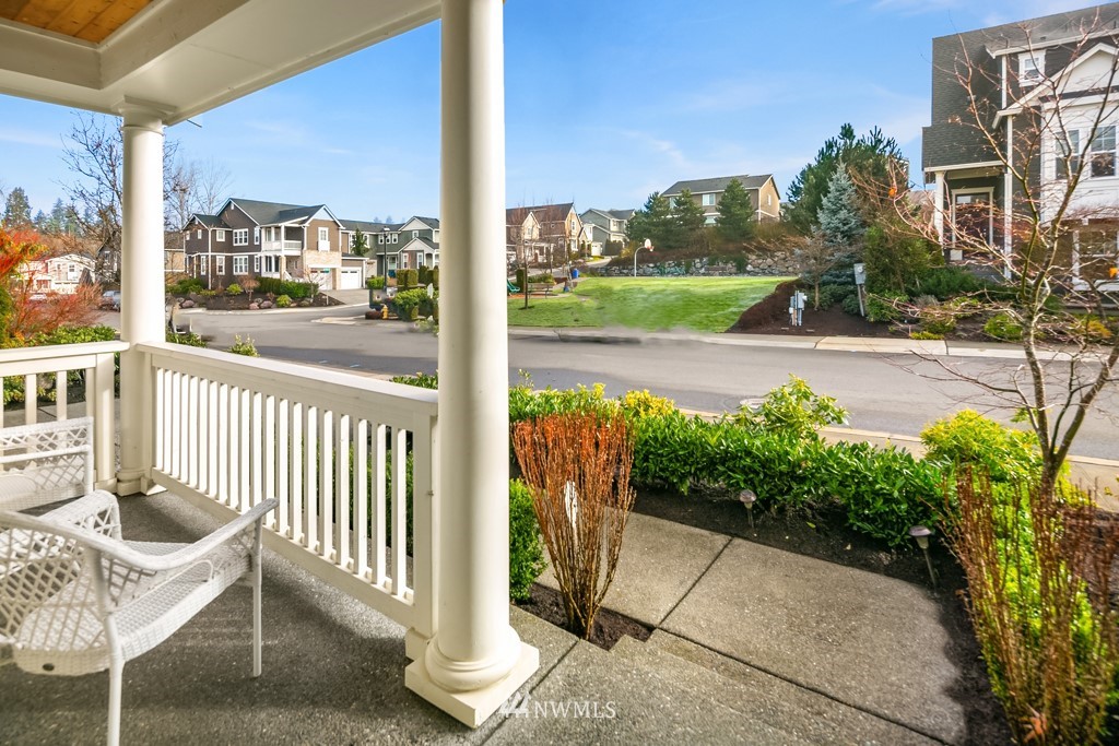 839 Lyons Avenue Northeast Renton, WA 98059 - Photo 3 of 39 a view of a patio with a table and chairs