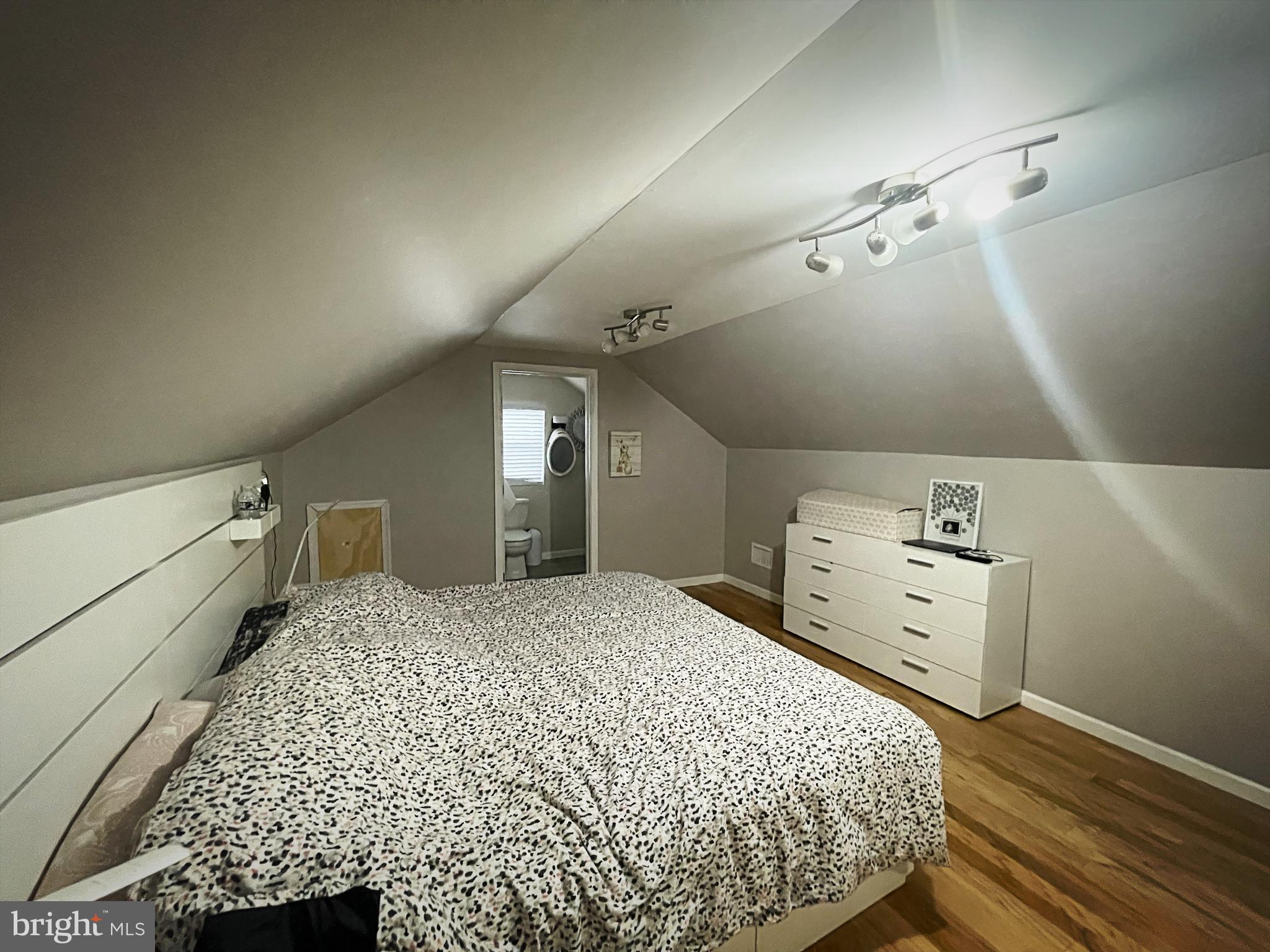 1102 Bloomdale Road Philadelphia, PA 19115 - Photo 8 of 10