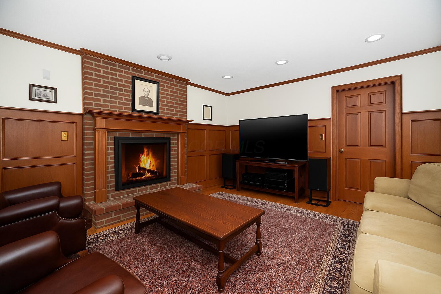 2560 Chartwell Road Columbus, OH 43220 - Photo 18 of 57 Family room Chartwell