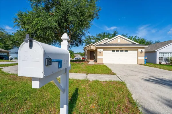 $305,000 | 519 Summer Sails Drive, Valrico, FL 33594