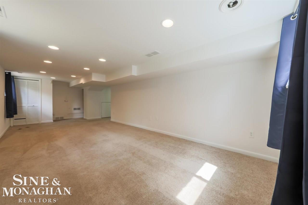 577 Cook Road Grosse Pointe, MI 48236 - Photo 30 of 37 Family Room