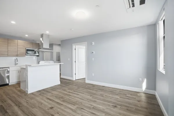 $2,875 | 632 Centre Street, Unit 305, Boston, MA 02130