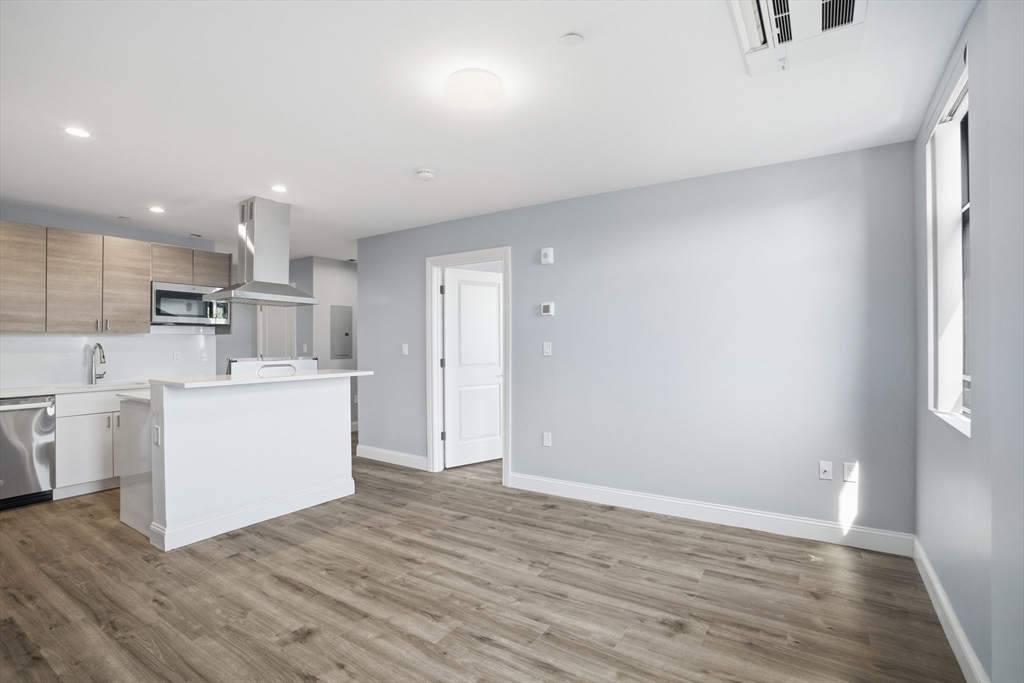 632 Centre Street, Unit 305 Boston, MA 02130 - Photo 1 of 15