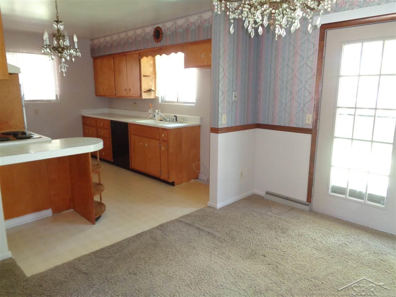 1376 North Center Road Saginaw, MI 48638 - Photo 7 of 31 50020390-6.JPG