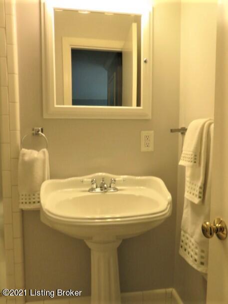 3107 Sherbrooke Road Louisville, KY 40205 - Photo 13 of 34 Pedestal sink