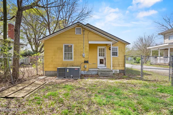 $169,000 | 108 North Dickerson Street, Unit 6, Burgaw, NC 28425