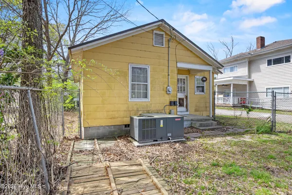 $169,000 | 108 North Dickerson Street, Unit 6, Burgaw, NC 28425