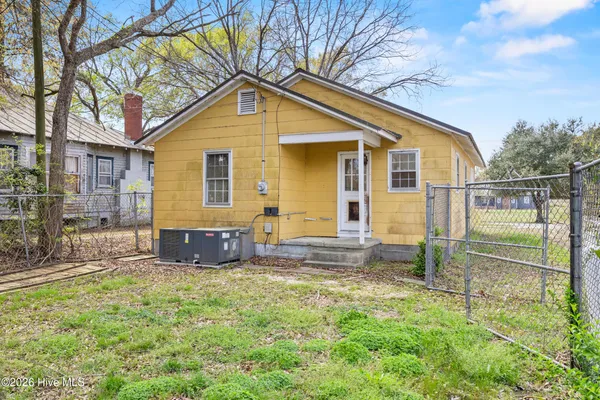 $169,000 | 108 North Dickerson Street, Unit 6, Burgaw, NC 28425