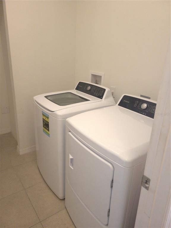 3724 Seneca Club Loop, Unit 41103 Orlando, FL 32808 - Photo 10 of 27 a utility room with dryer and washer