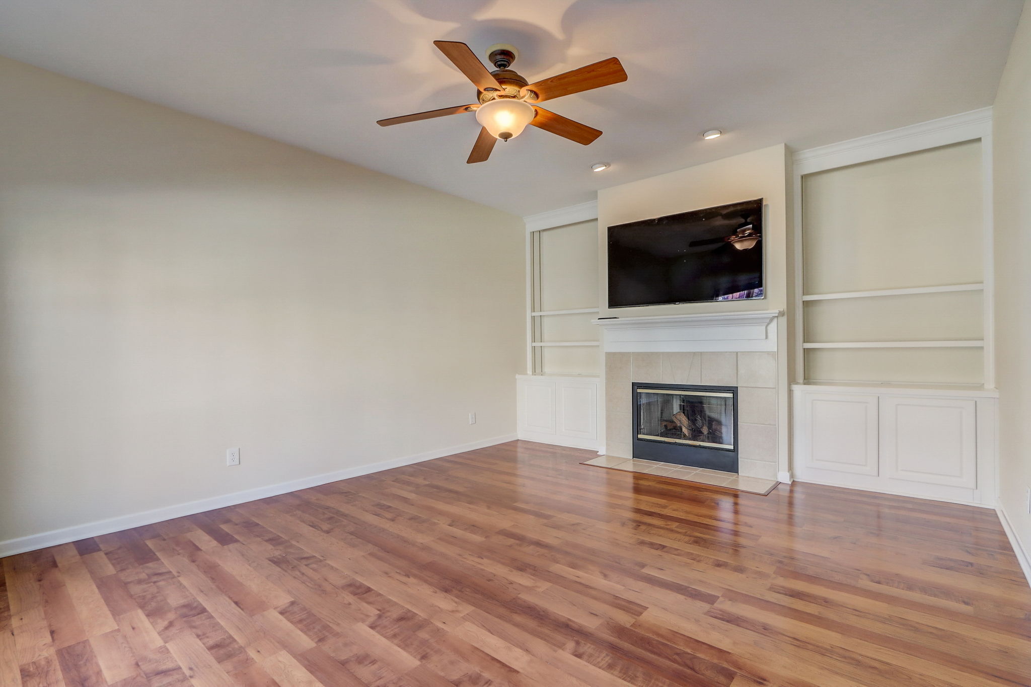629 Lockerbie Place Carmel, IN 46032 - Photo 10 of 51