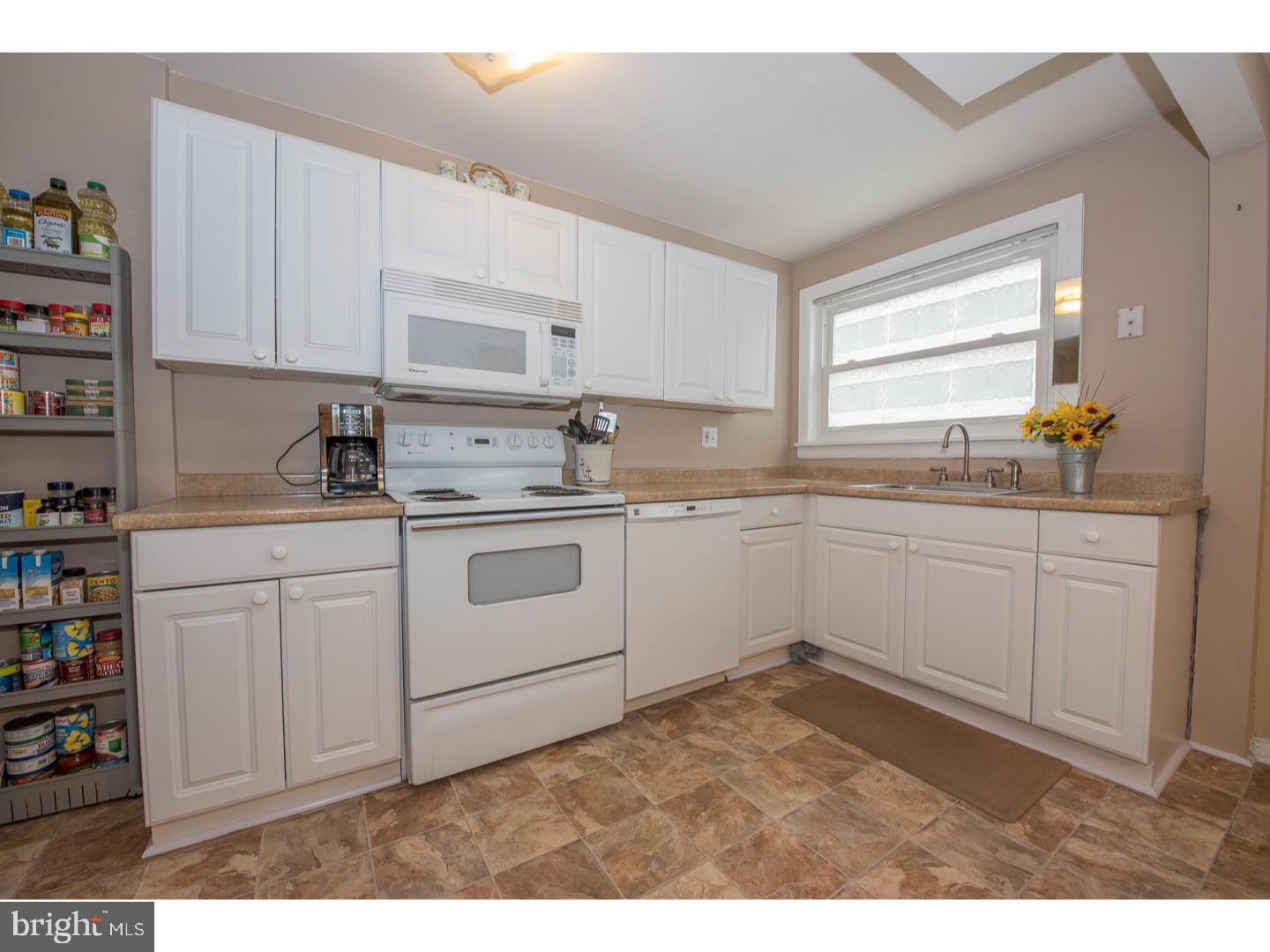 739 Grant Road Folcroft, PA 19032 - Photo 3 of 14 Kitchen