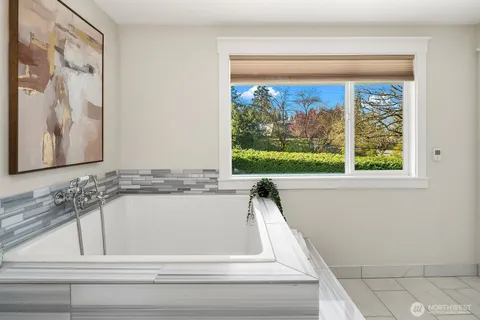 $3,699,000 | 2650 79th Avenue Northeast, Medina, WA 98039