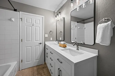 $670,000 | 2823 Lantana Ridge Drive, Austin, TX 78732