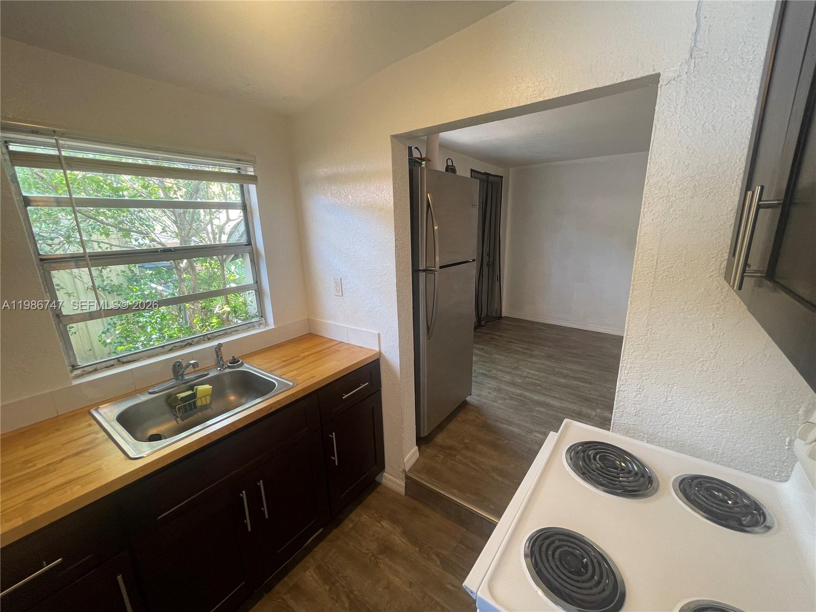 5738 Garfield Street, Unit B Hollywood, FL 33021 - Photo 11 of 27