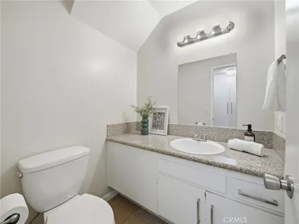 $589,000 | 24369 La Glorita Circle, Newhall, CA 91321