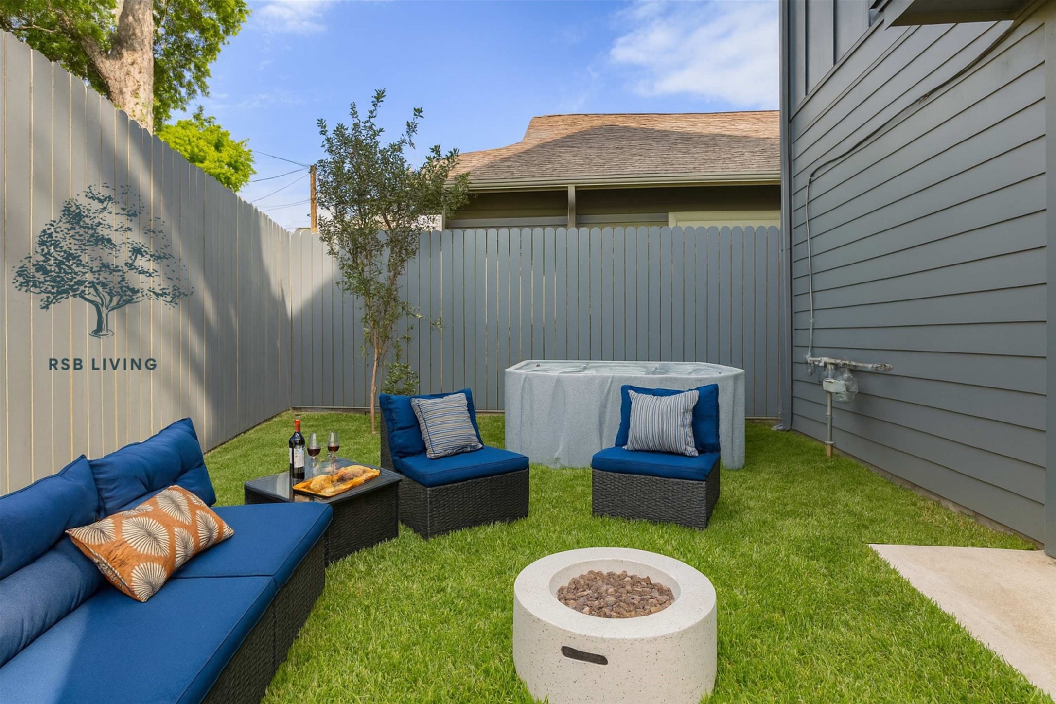 5502 Texas Street Houston, TX 77011 - Photo 29 of 33 a view of a patio with furniture