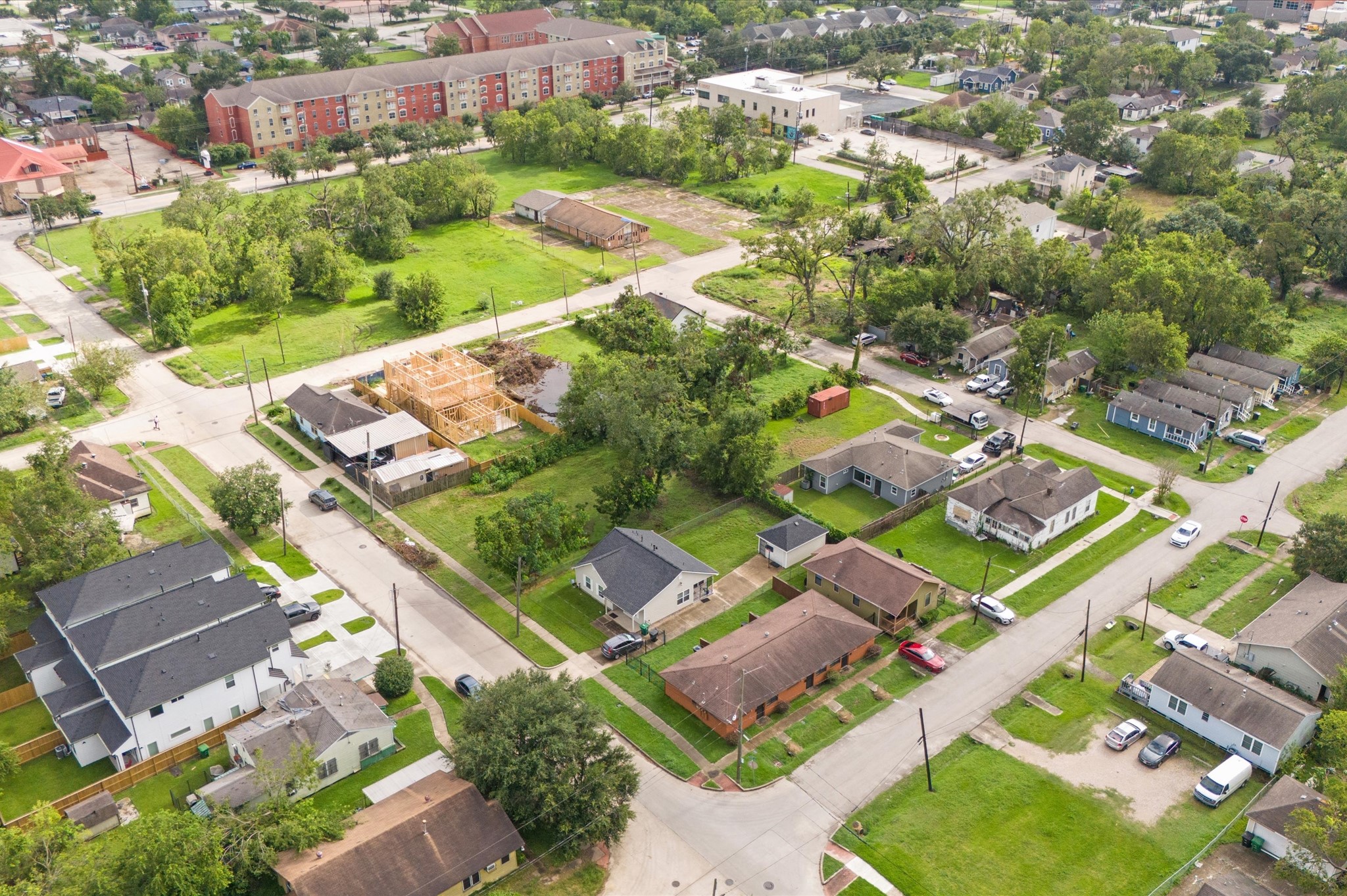 1711 Benson Street Houston, TX 77020 - Photo 10 of 11 an aerial view of residential houses with outdoor space