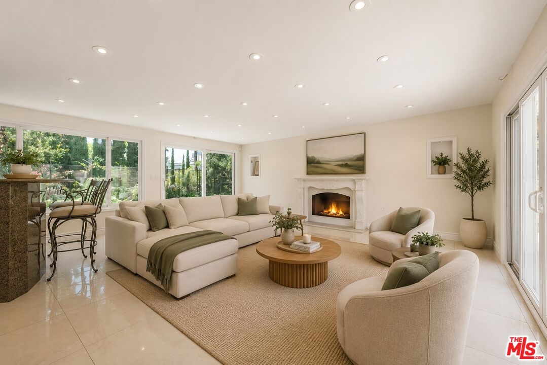 16379 Meadow Ridge Road West Encino, CA 91436 - Photo 14 of 36