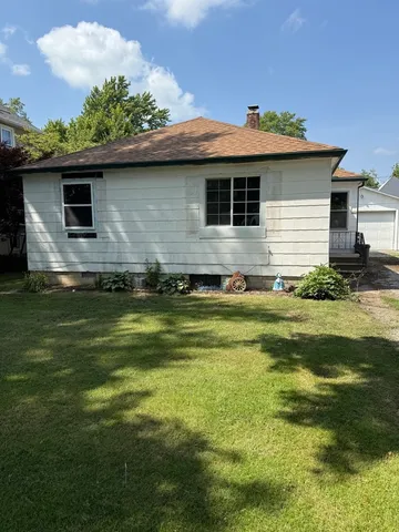 a front view of house with yard