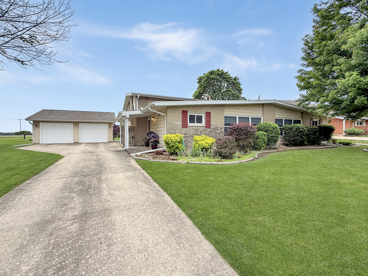 1616 Golfview Circle Rantoul, IL 61866 - Photo 1 of 33
