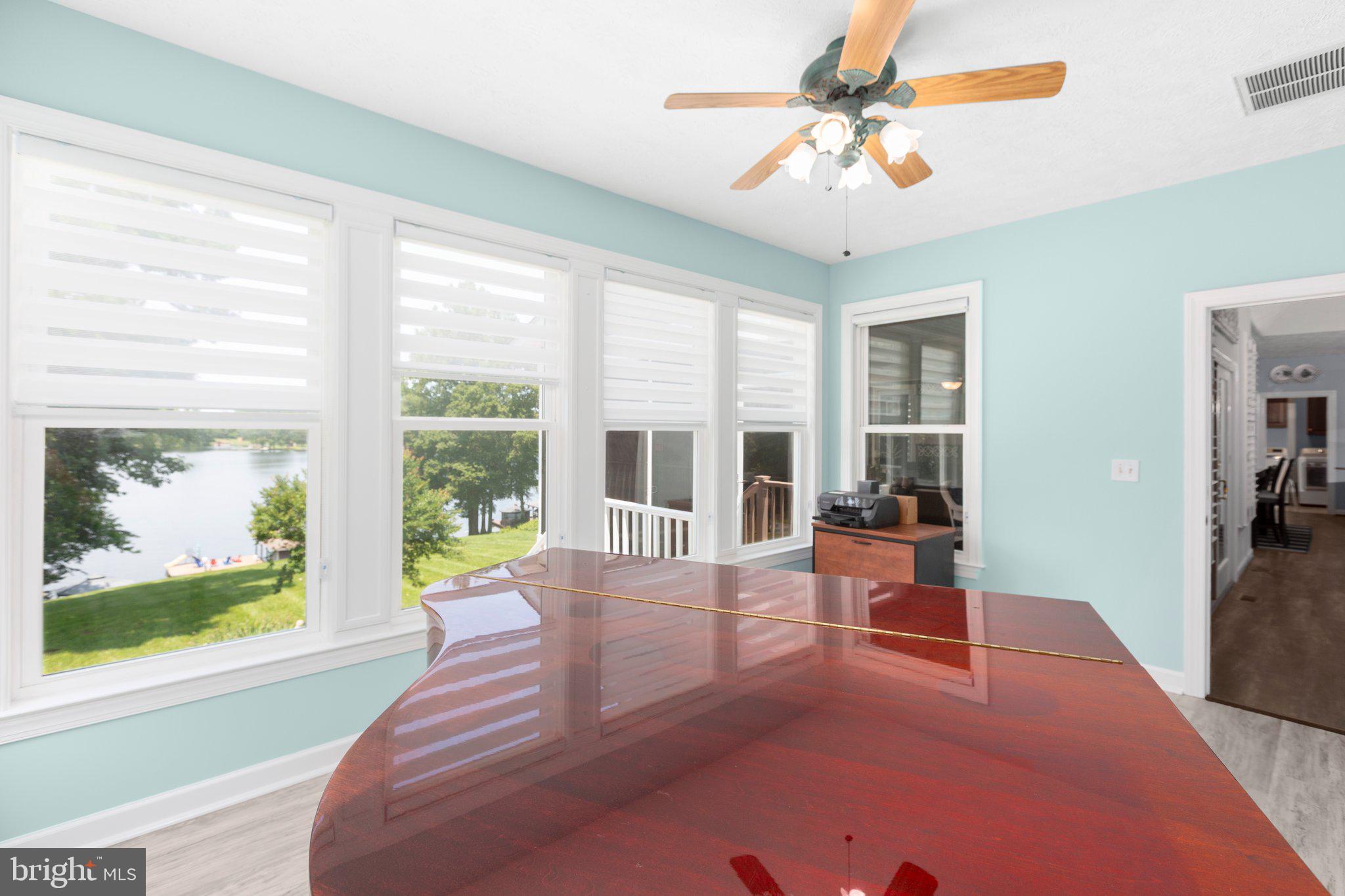 565 Busbees Point Road Bumpass, VA 23024 - Photo 25 of 135 Sunroom with lake views