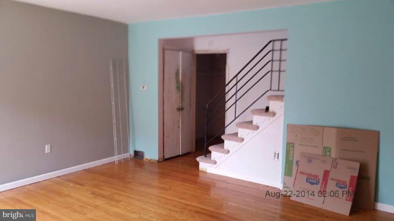 4223 Bonner Road Baltimore, MD 21216 - Photo 4 of 11 Living Room