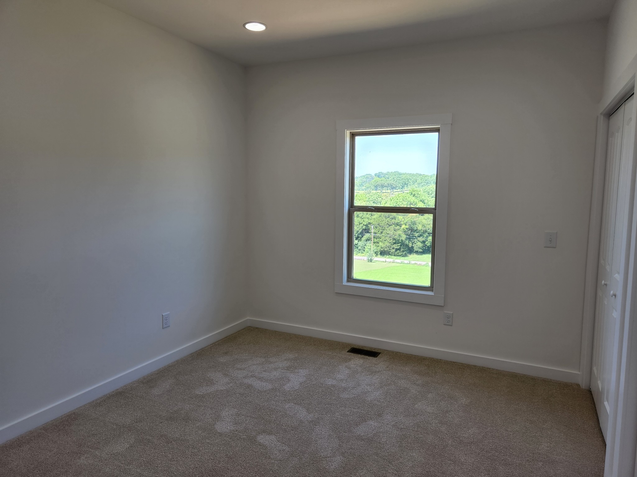 62 Shoulders Road Dixon Springs, TN 37057 - Photo 15 of 22 an empty room with a window