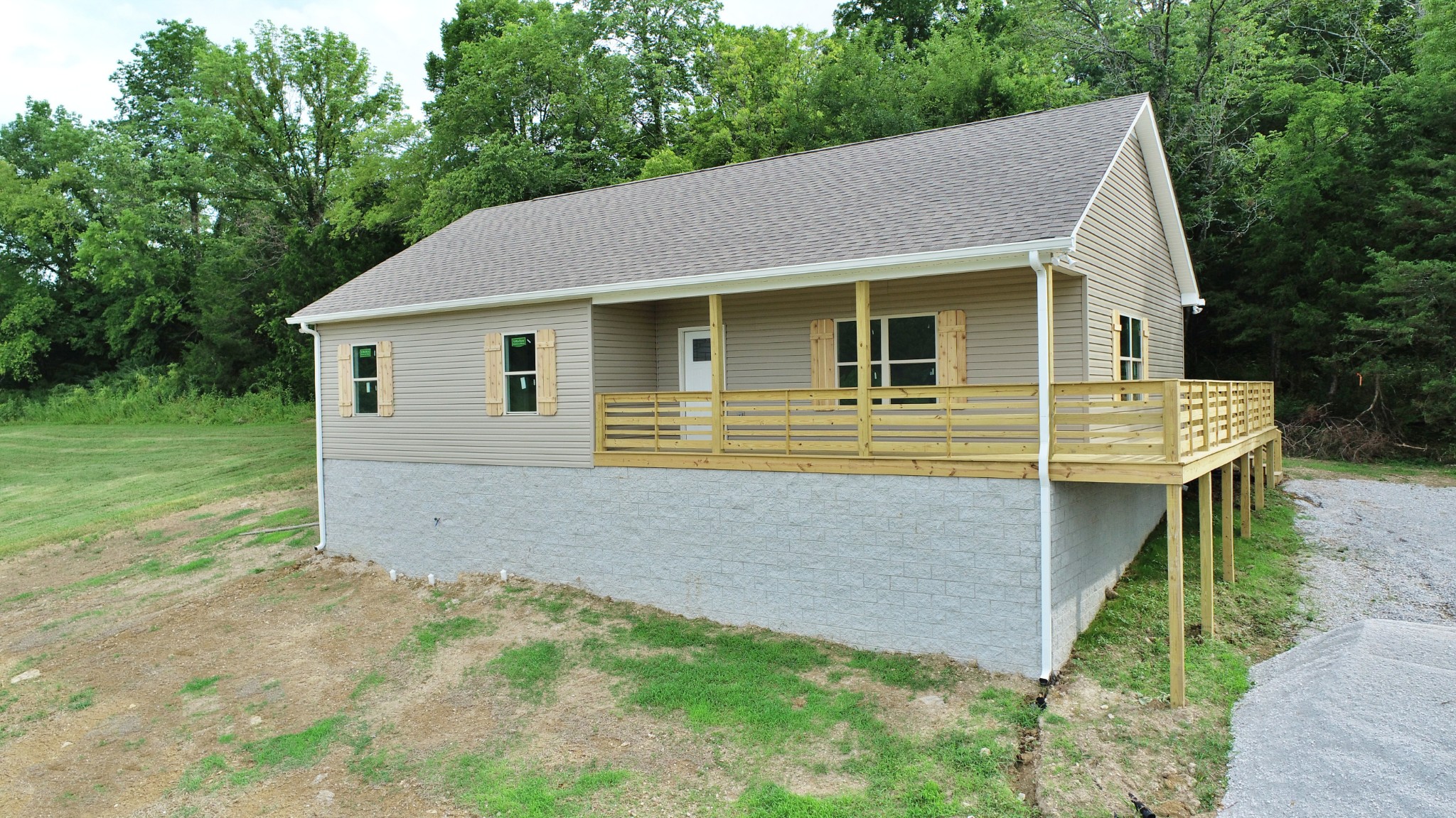 62 Shoulders Road Dixon Springs, TN 37057 - Photo 2 of 22 a front view of a house with garden