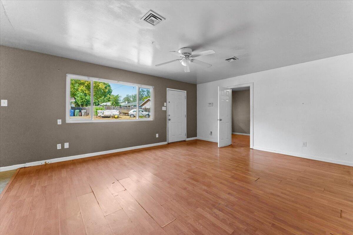 1565 Becky Way Redding, CA 96002 - Photo 4 of 14 03-1565 Becky Way - I-20