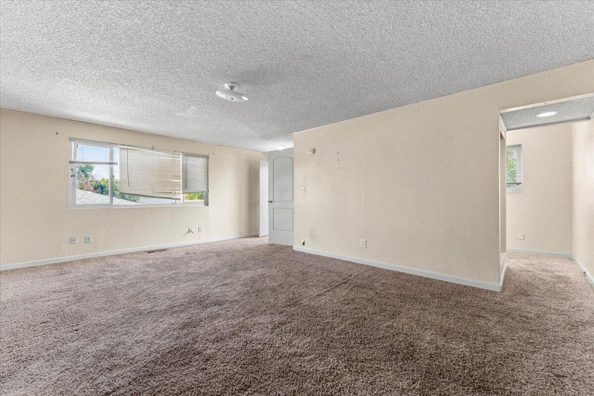 1565 Becky Way Redding, CA 96002 - Photo 7 of 14 06-1565 Becky Way - I-4