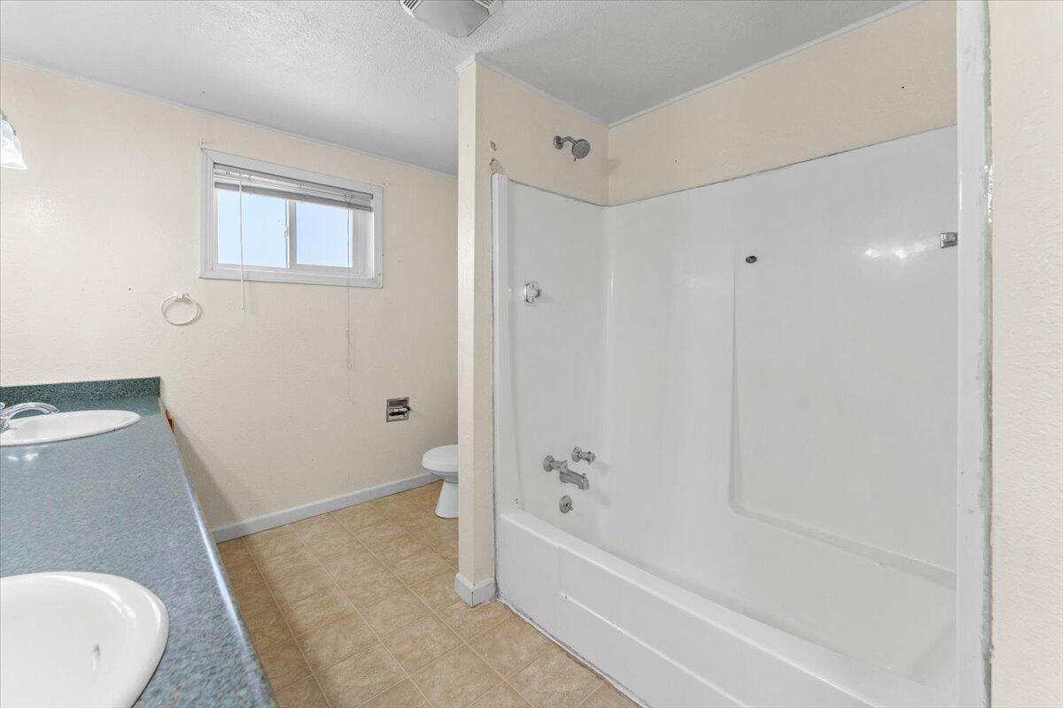 1565 Becky Way Redding, CA 96002 - Photo 8 of 14 07-1565 Becky Way - I-8