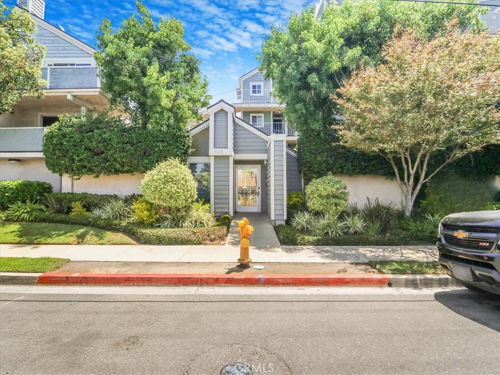 628 Daisy Avenue, Unit 222 Long Beach, CA 90802 - Photo 1 of 20 a front view of a house with a yard