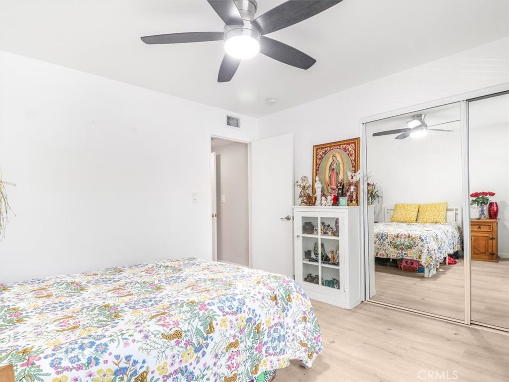 628 Daisy Avenue, Unit 222 Long Beach, CA 90802 - Photo 14 of 20 a bedroom with a bed and a window