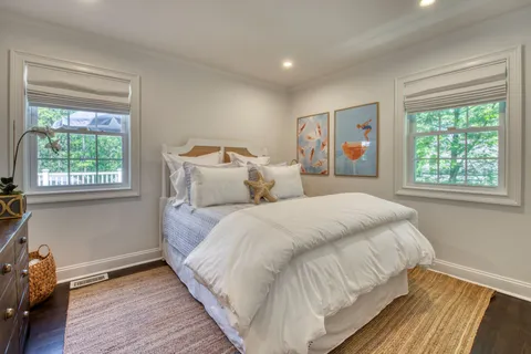 45 Wooded Oak Lane, East Hampton, NY 11937
