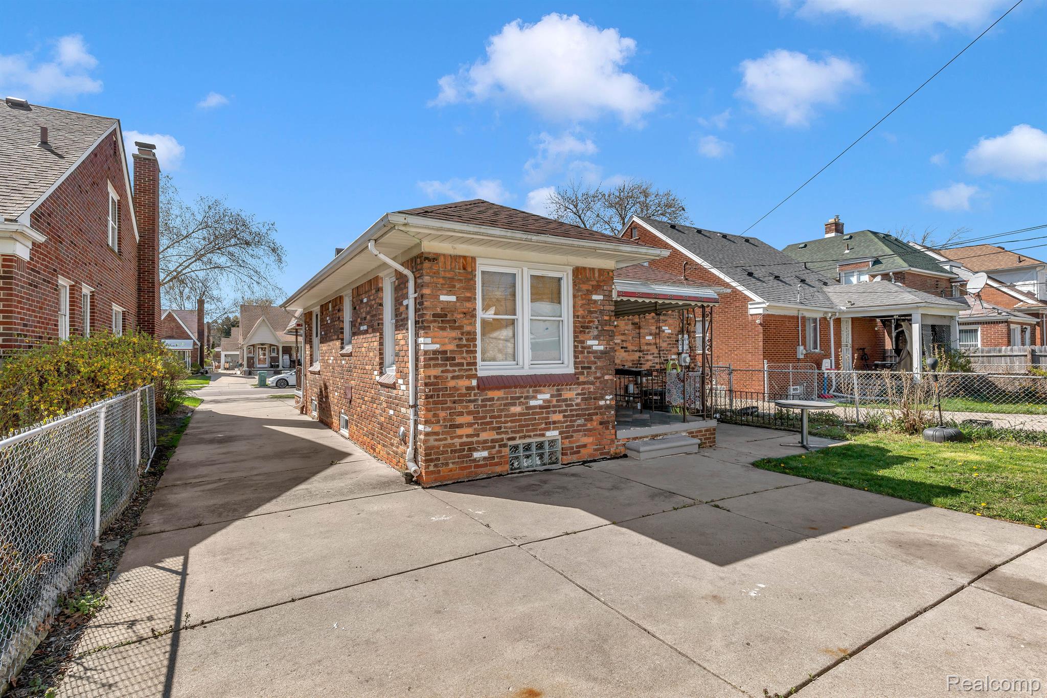 7636 Miller Road Dearborn, MI 48126 - Photo 11 of 31 Gallery Image 11