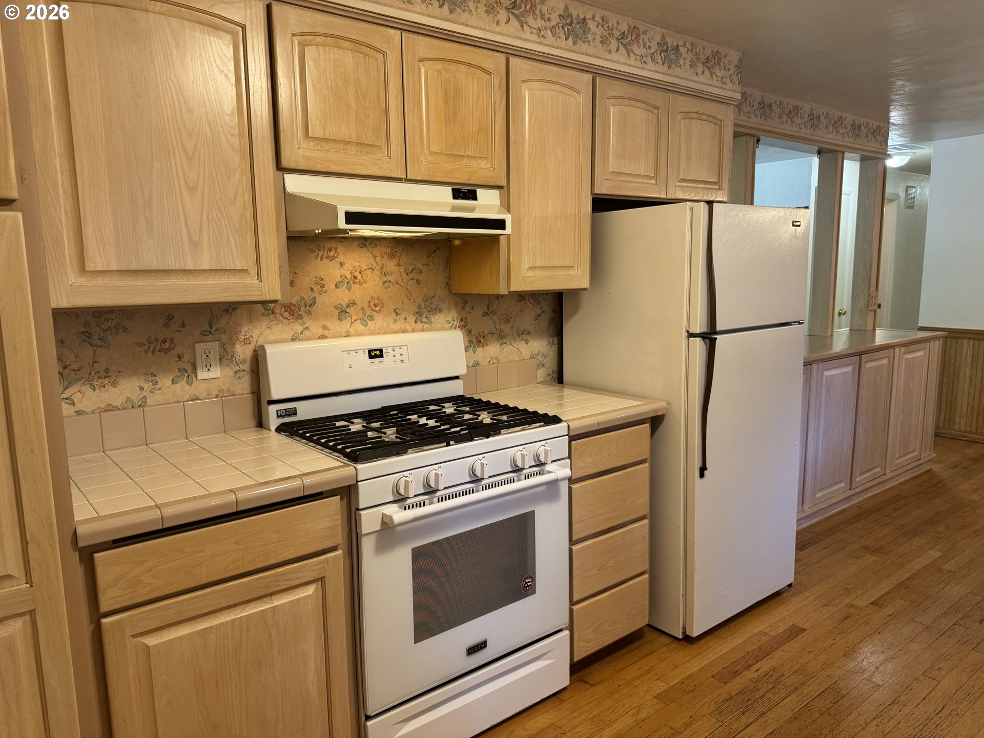 260 Susan Street Eugene, OR 97404 - Photo 11 of 33 a kitchen with a white cabinets and white appliances