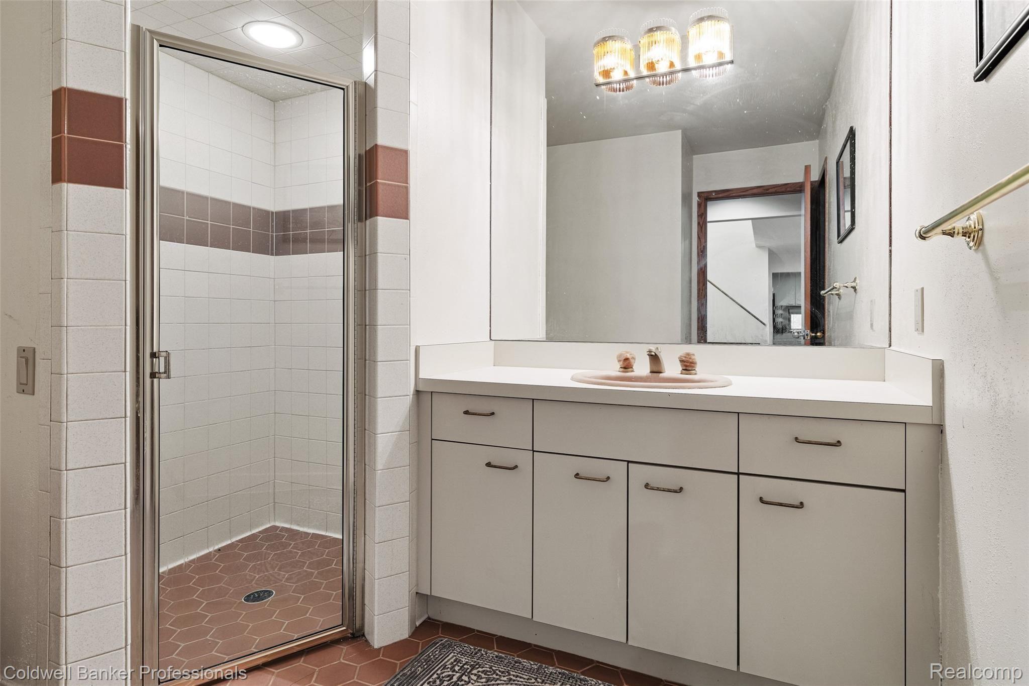 41529 Fallbrook Road Northville, MI 48167 - Photo 17 of 23 Fallbrook Entry Bath.jpg