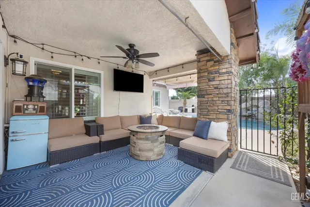 a view of a house with backyard and sitting area