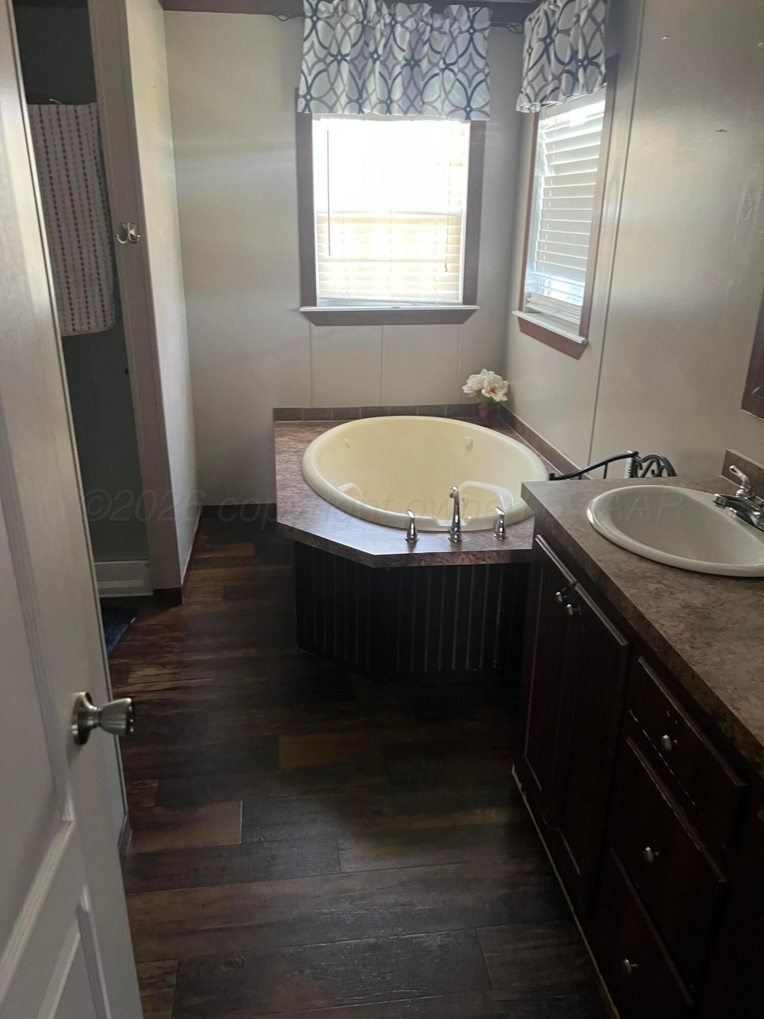 1203 North Main Street Friona, TX 79035 - Photo 10 of 19 Master Bath